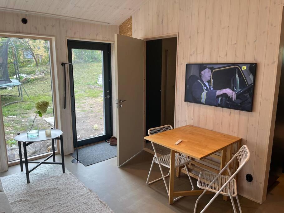 Mysigt Attefallshus Med Naerhet Till Stad Och Hav Göteborg Zewnętrze zdjęcie